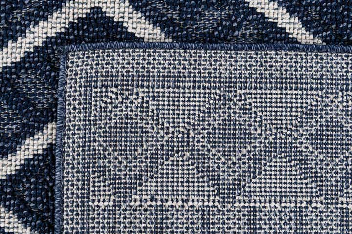 5' 3 x 7' 9 Easy-Clean Modern Indoor / Outdoor Rug