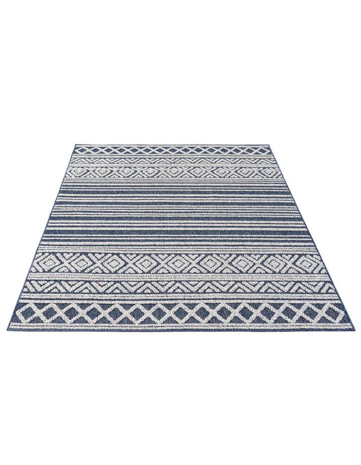5' 3 x 7' 8 Easy-Clean Modern Indoor / Outdoor Rug