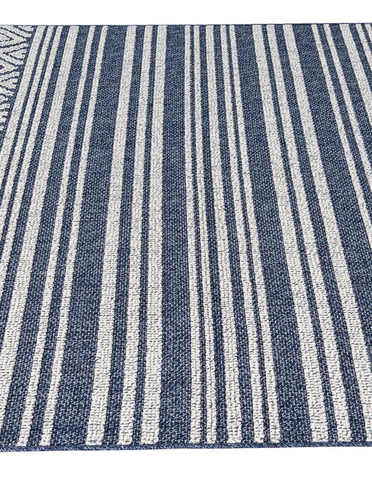 Detail image of 5' 3 x 7' 8  Washable Modern Indoor / Outdoor Rug