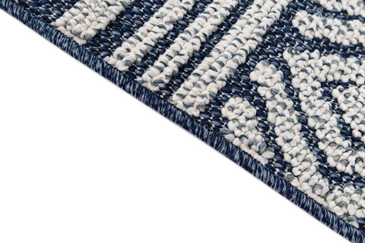 Detail image of 5' 3 x 7' 8 Easy-Clean Modern Indoor / Outdoor Rug