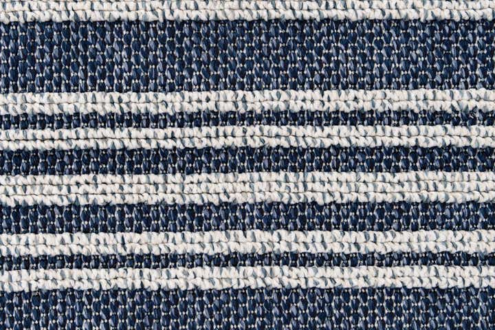 5' 3 x 7' 8 Easy-Clean Modern Indoor / Outdoor Rug