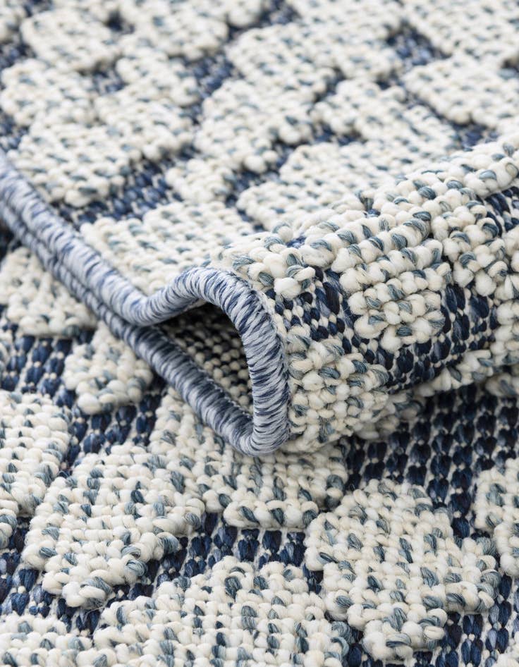 Detail image of 7' 10 x 10' Easy-Clean Safari Indoor / Outdoor Rug