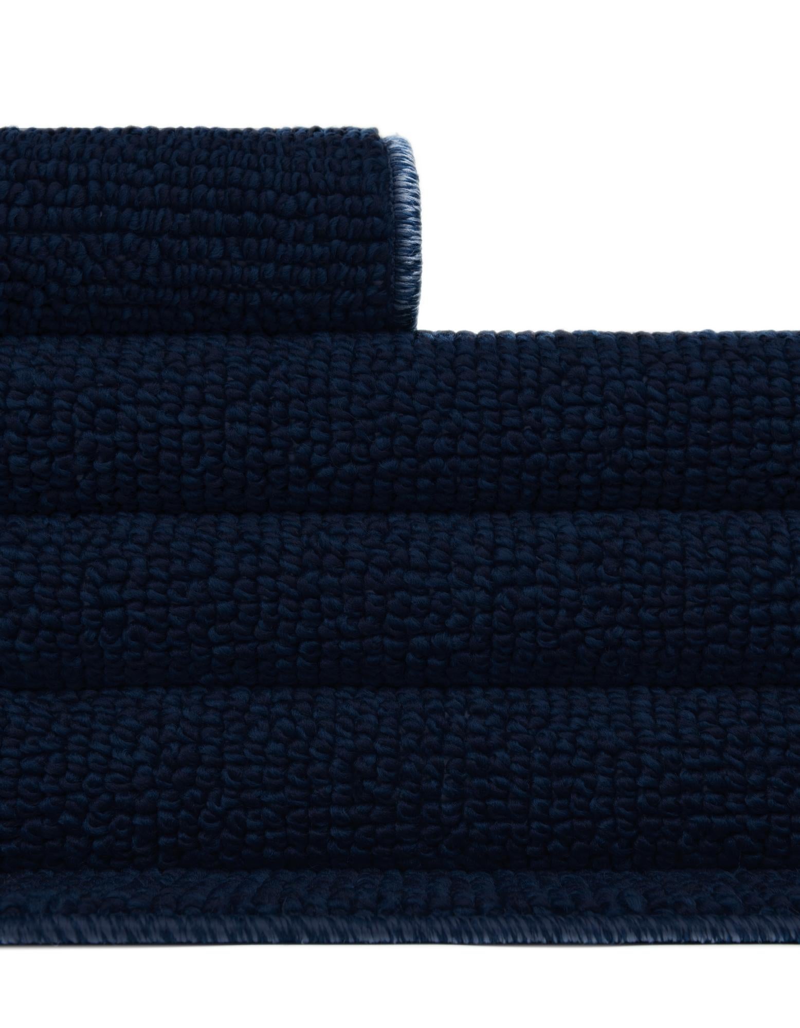 4' 1 x 6' 1 Easy-Clean Solid Indoor / Outdoor Rug