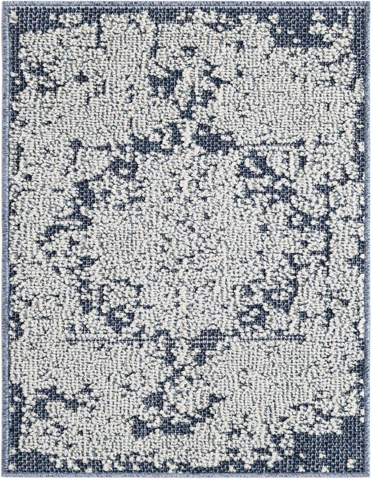 2' x 3' 1 Easy-Clean Traditional Indoor / Outdoor Rug