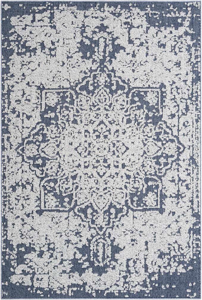 6' 1 x 9' Easy-Clean Traditional Indoor / Outdoor Rug