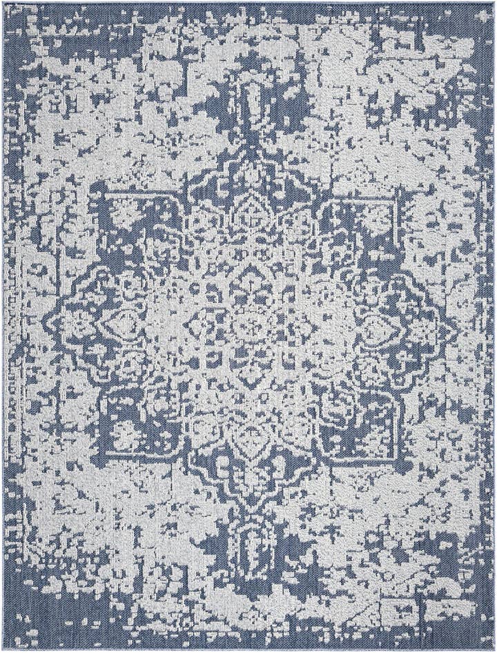 Detail image of 7' 10 x 10' Easy-Clean Traditional Indoor / Outdoor Rug