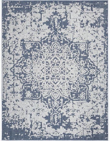 7' 10 x 10' Easy-Clean Traditional Indoor / Outdoor Rug