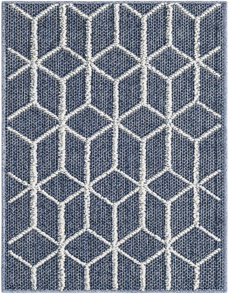 Detail image of 2' x 3' 1 Easy-Clean Trellis Indoor / Outdoor Rug