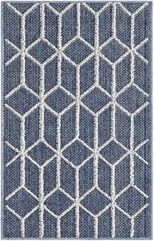 Detail image of 2' x 3' 1 Easy-Clean Trellis Indoor / Outdoor Rug