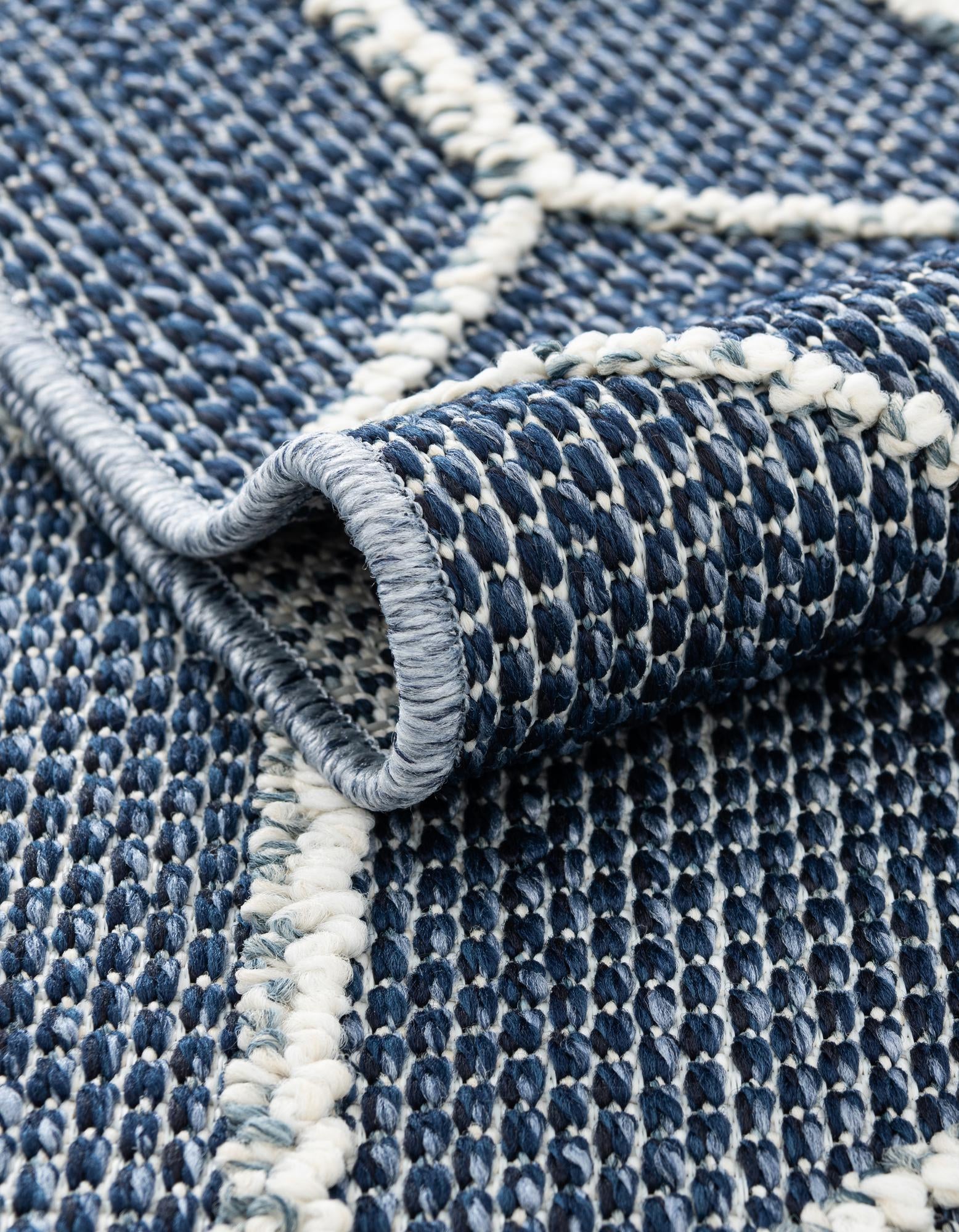 4' 1 x 6' 1 Easy-Clean Trellis Indoor / Outdoor Rug