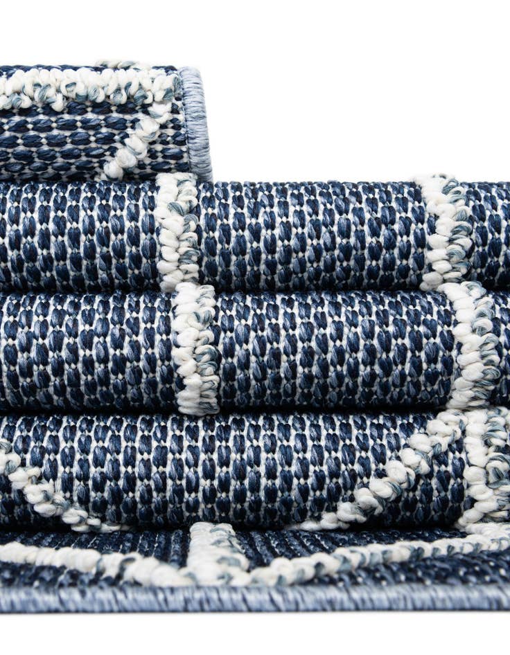 Detail image of 4' 1 x 6' 1 Easy-Clean Trellis Indoor / Outdoor Rug