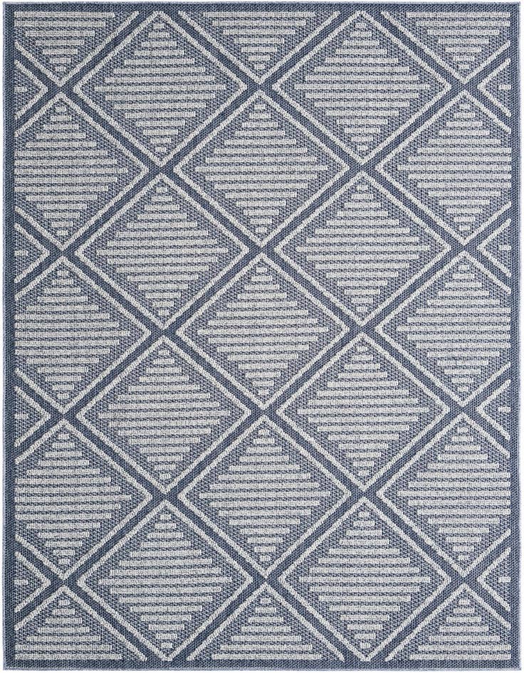 Detail image of 6' 1 x 9' Easy-Clean Trellis Indoor / Outdoor Rug