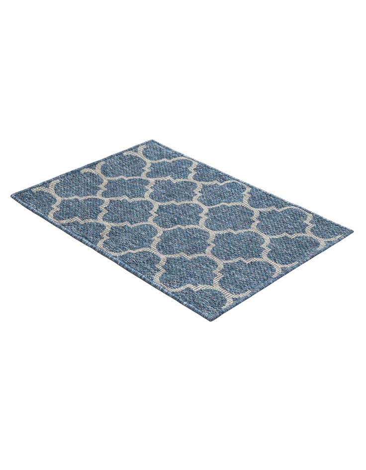 Detail image of 2' x 3' Easy-Clean Trellis Indoor / Outdoor Rug