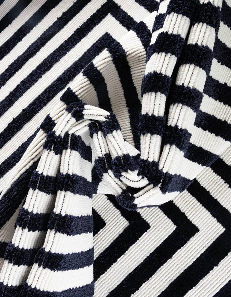 Detail image of 4' x 6'  Washable Sabrina Soto Prescott Indoor / Outdoor Rug