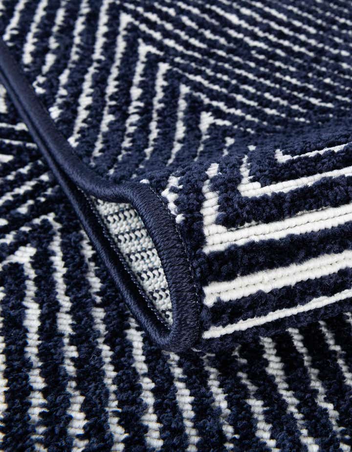 4' x 6' Easy-Clean Sabrina Soto Indoor / Outdoor Rug