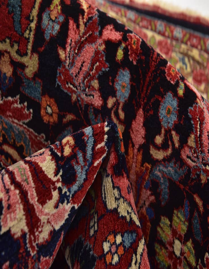 Detail image of 3' 9 x 6' 3 Hand Knotted Sarough Oriental Wool Rug