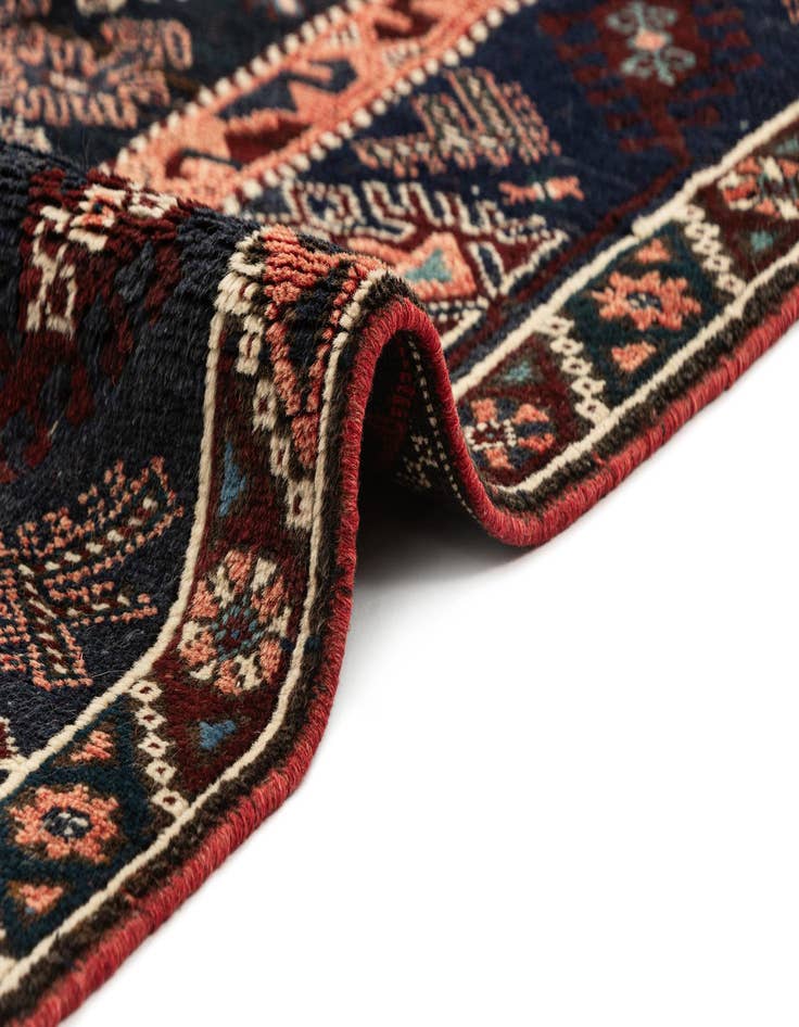 Detail image of 4' x 6' 3 Hand Knotted Shiraz Persian Wool Rug