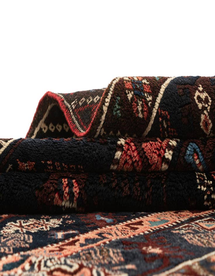 Detail image of 4' x 6' 3 Hand Knotted Shiraz Persian Wool Rug