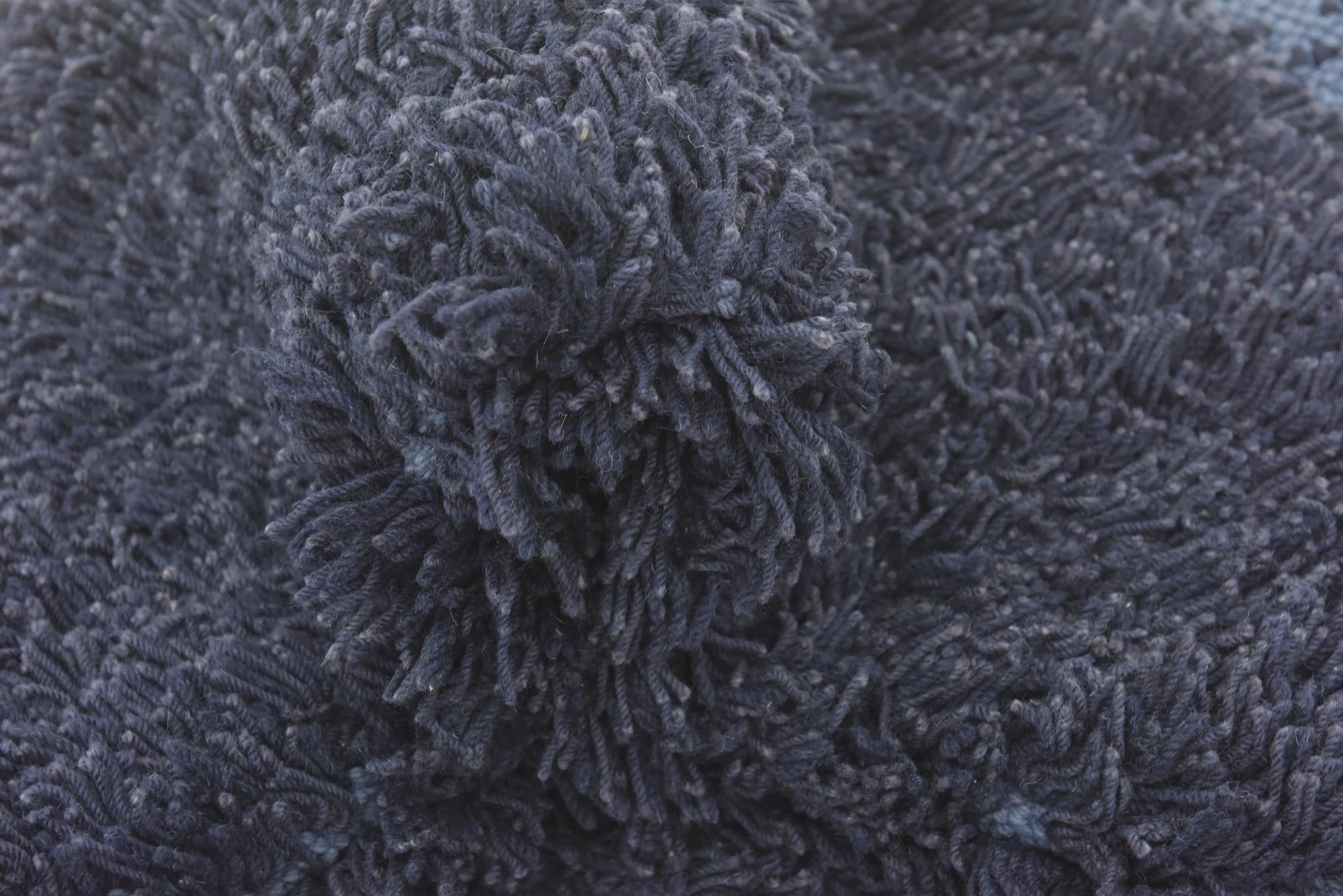 4' 8 x 6' 4 Solid Shag Rug