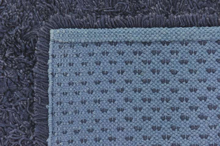 4' 8 x 6' 4 Solid Shag Rug