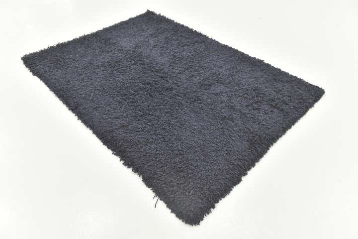 4' 8 x 6' 4 Solid Shag Rug