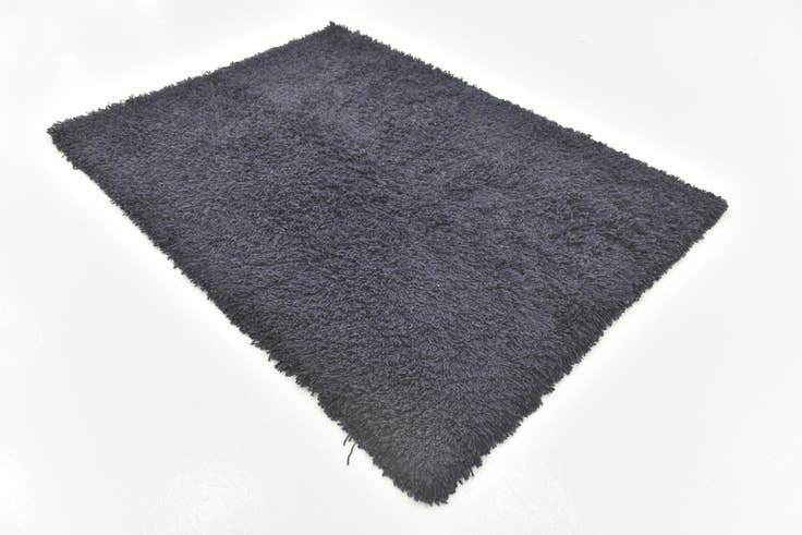 Detail image of 4' 8 x 6' 4 Solid Shag Rug