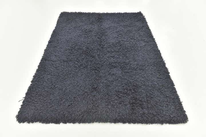 4' 8 x 6' 4 Solid Shag Rug