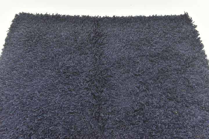 4' 8 x 6' 4 Solid Shag Rug