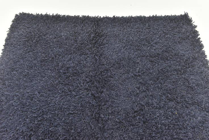 Detail image of 4' 8 x 6' 4 Solid Shag Rug