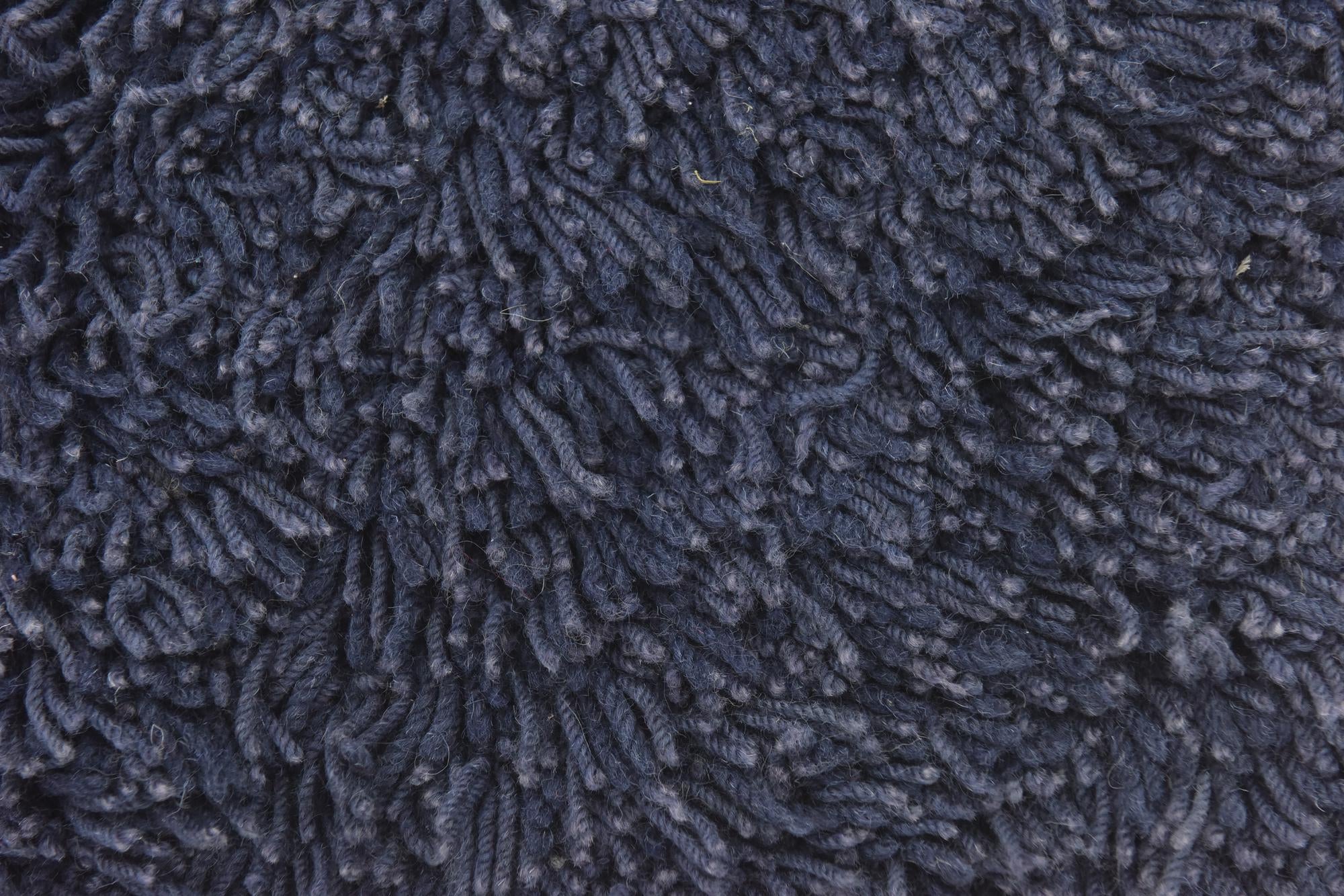 4' 8 x 6' 4 Solid Shag Rug