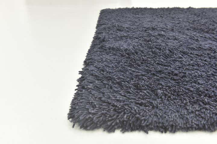 4' 8 x 6' 4 Solid Shag Rug