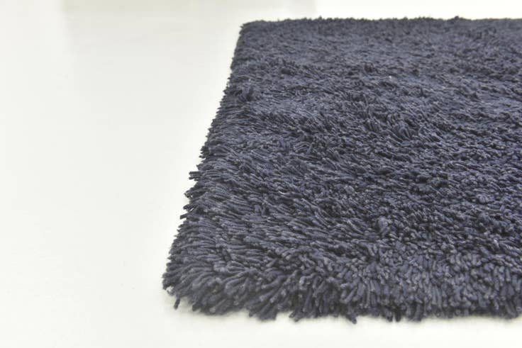 Detail image of 4' 8 x 6' 4 Solid Shag Rug