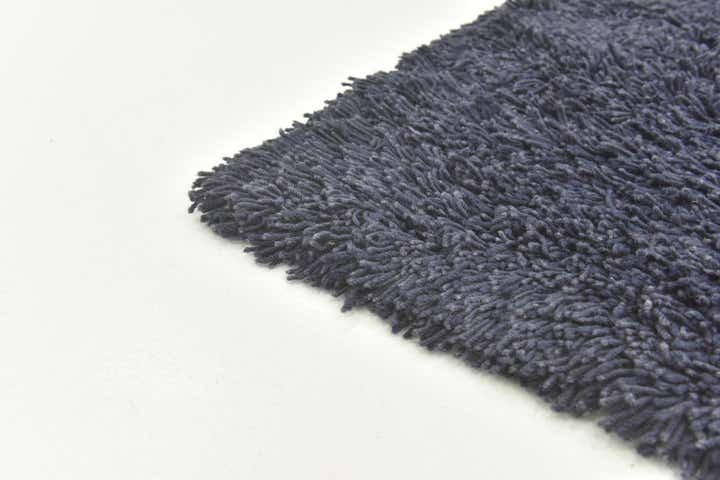 4' 8 x 6' 4 Solid Shag Rug