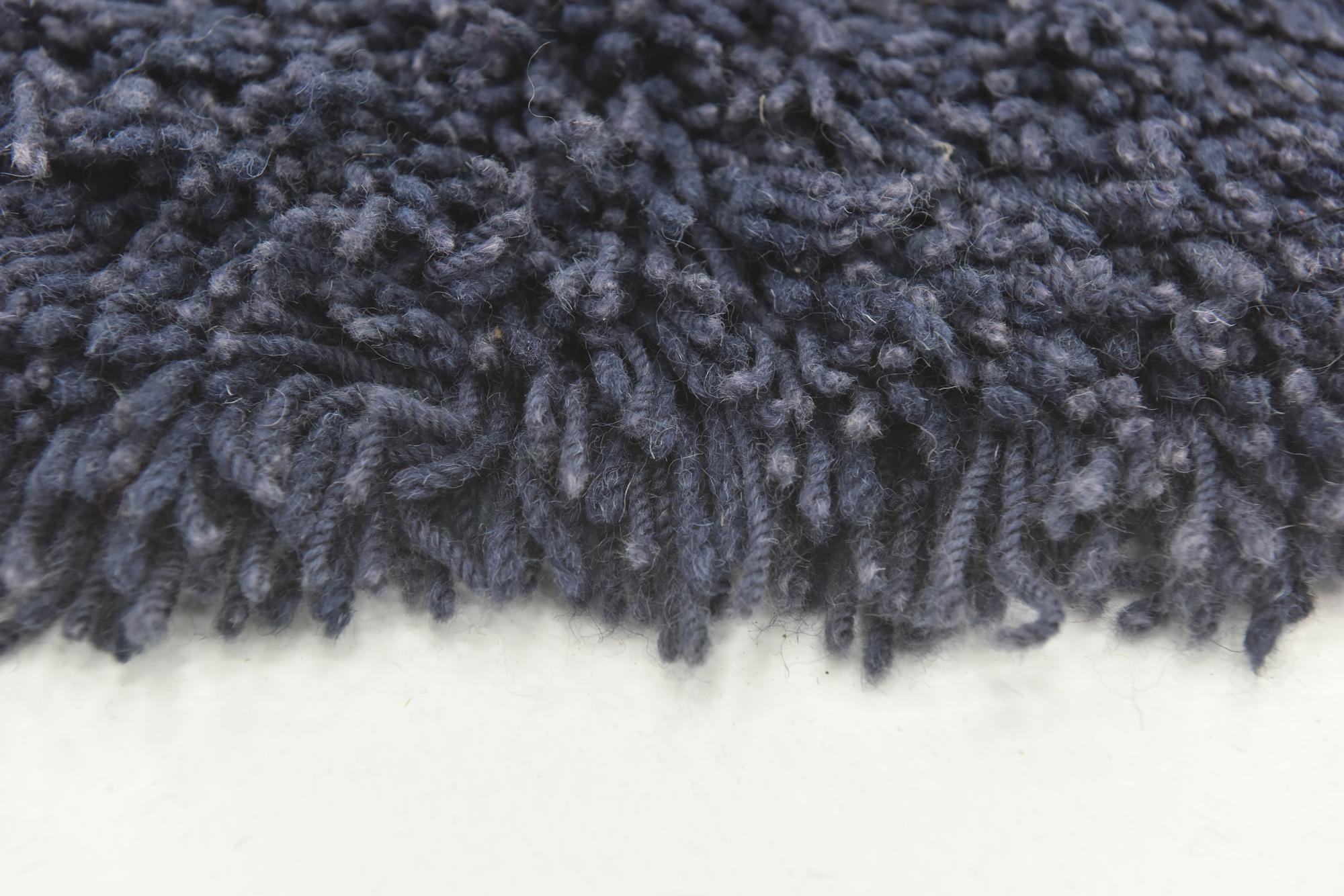 4' 8 x 6' 4 Solid Shag Rug