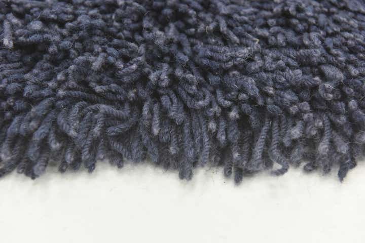 4' 8 x 6' 4 Solid Shag Rug