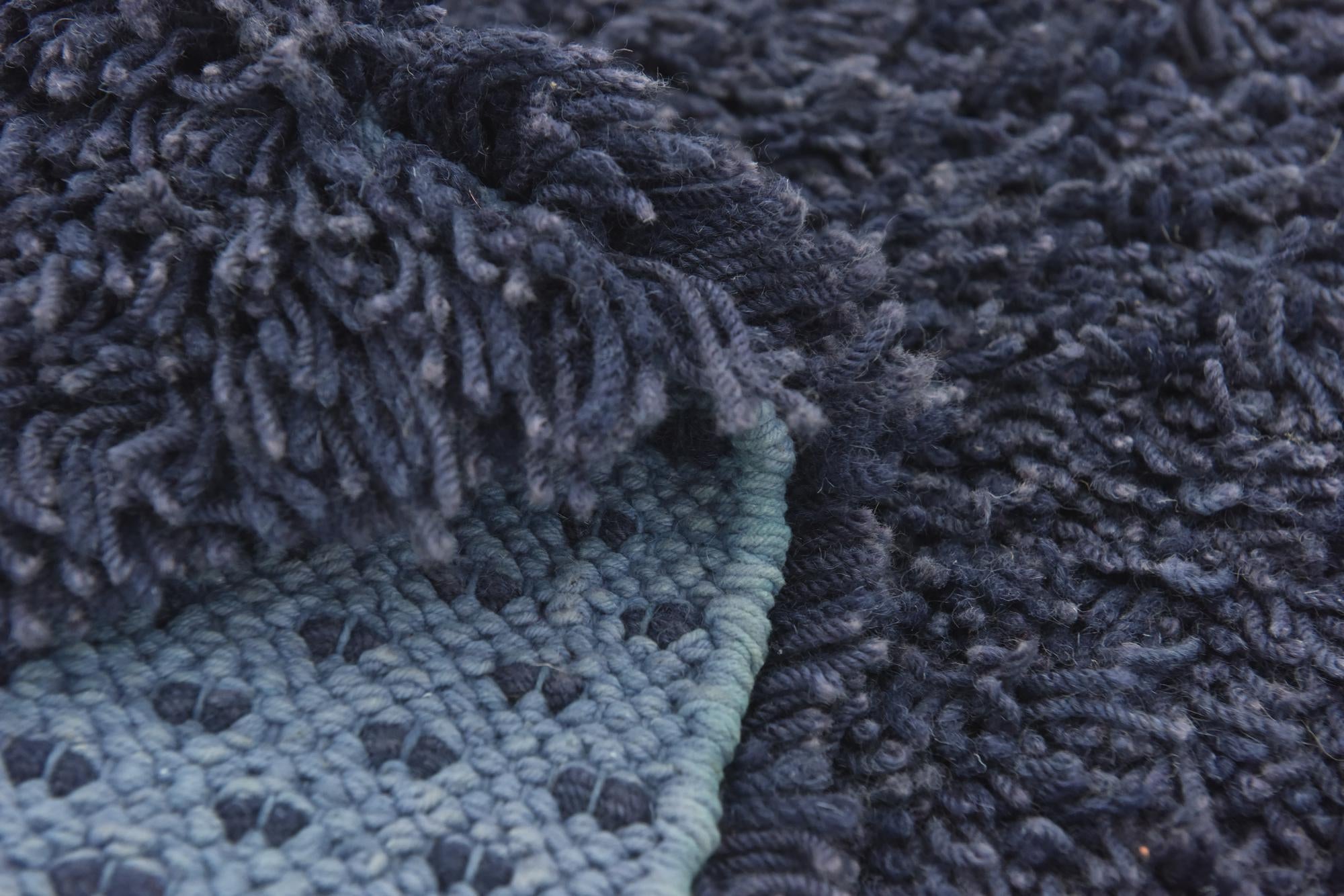 4' 8 x 6' 4 Solid Shag Rug