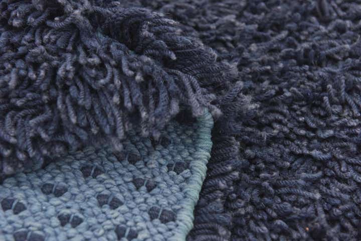 4' 8 x 6' 4 Solid Shag Rug