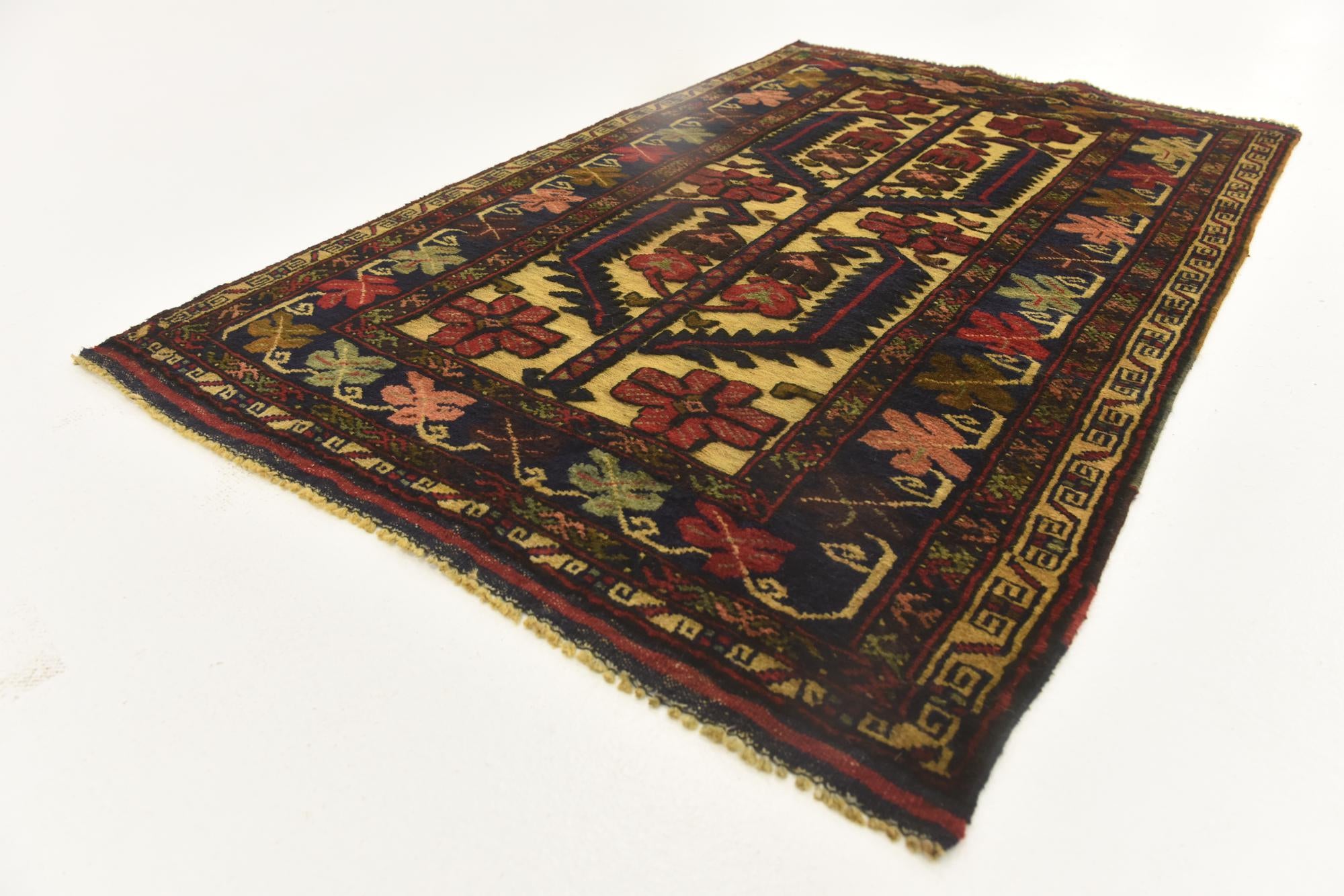 2' 9 x 4' 5 Hand Knotted Sumak Wool Rug