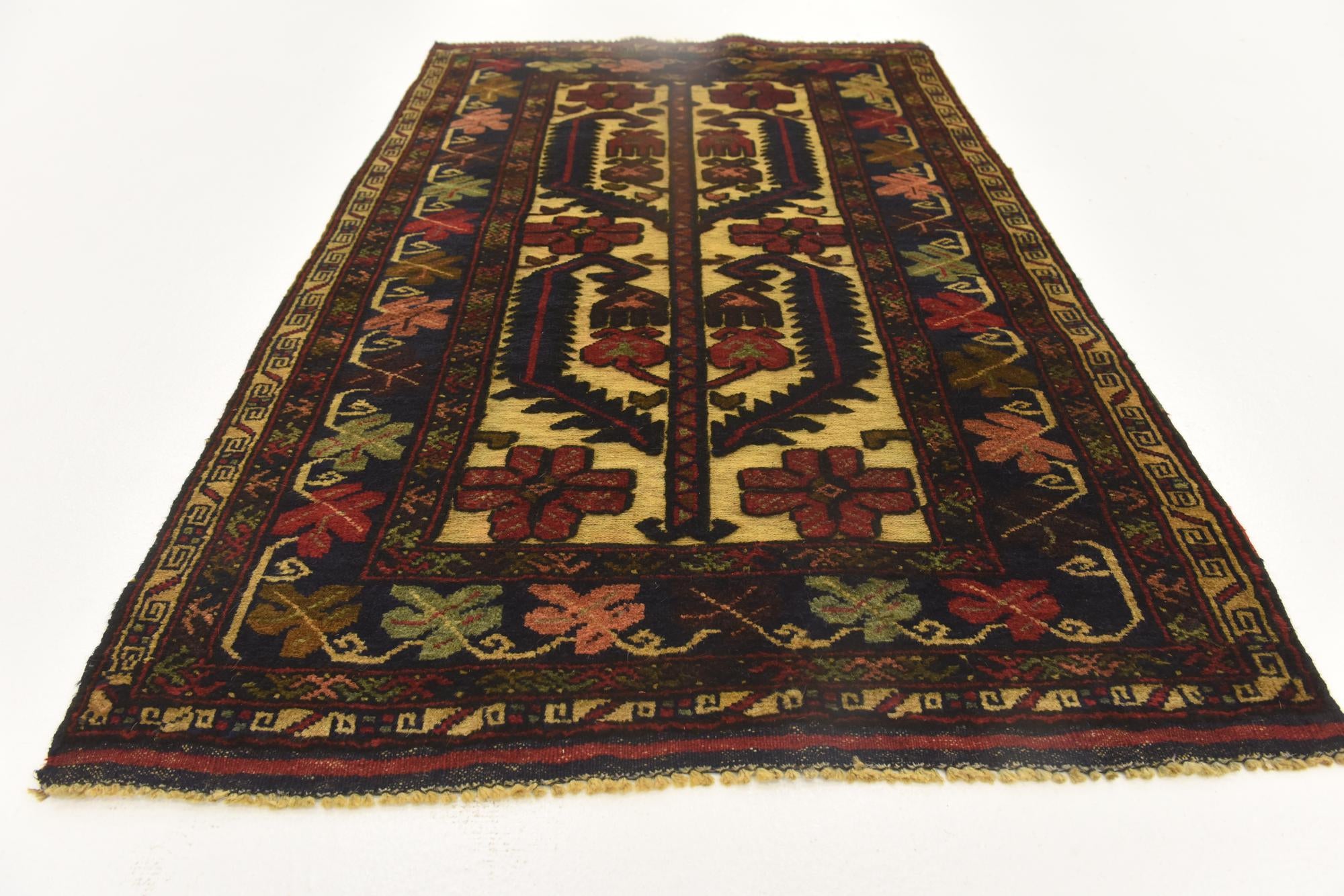 2' 9 x 4' 5 Hand Knotted Sumak Wool Rug