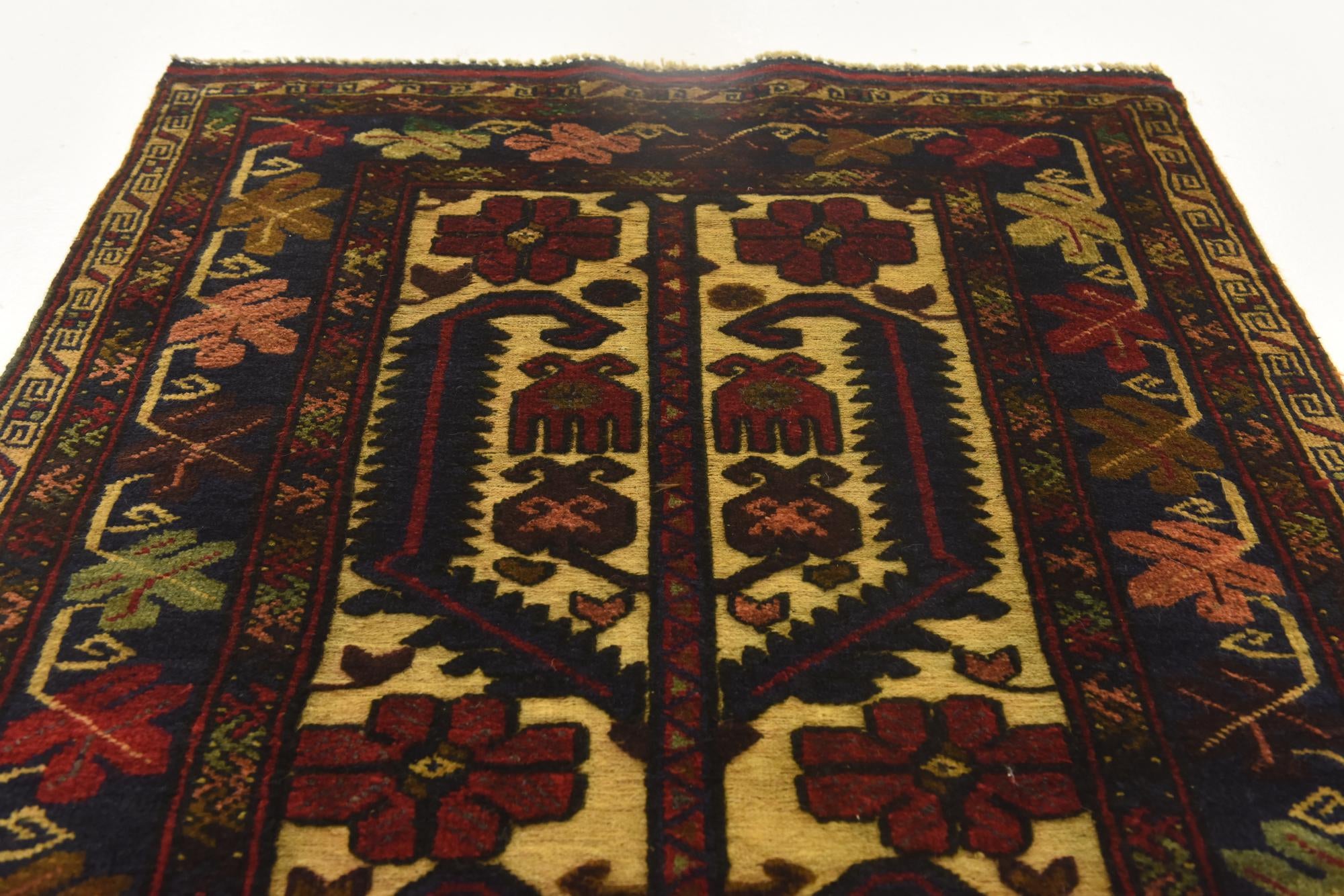 2' 9 x 4' 5 Hand Knotted Sumak Wool Rug