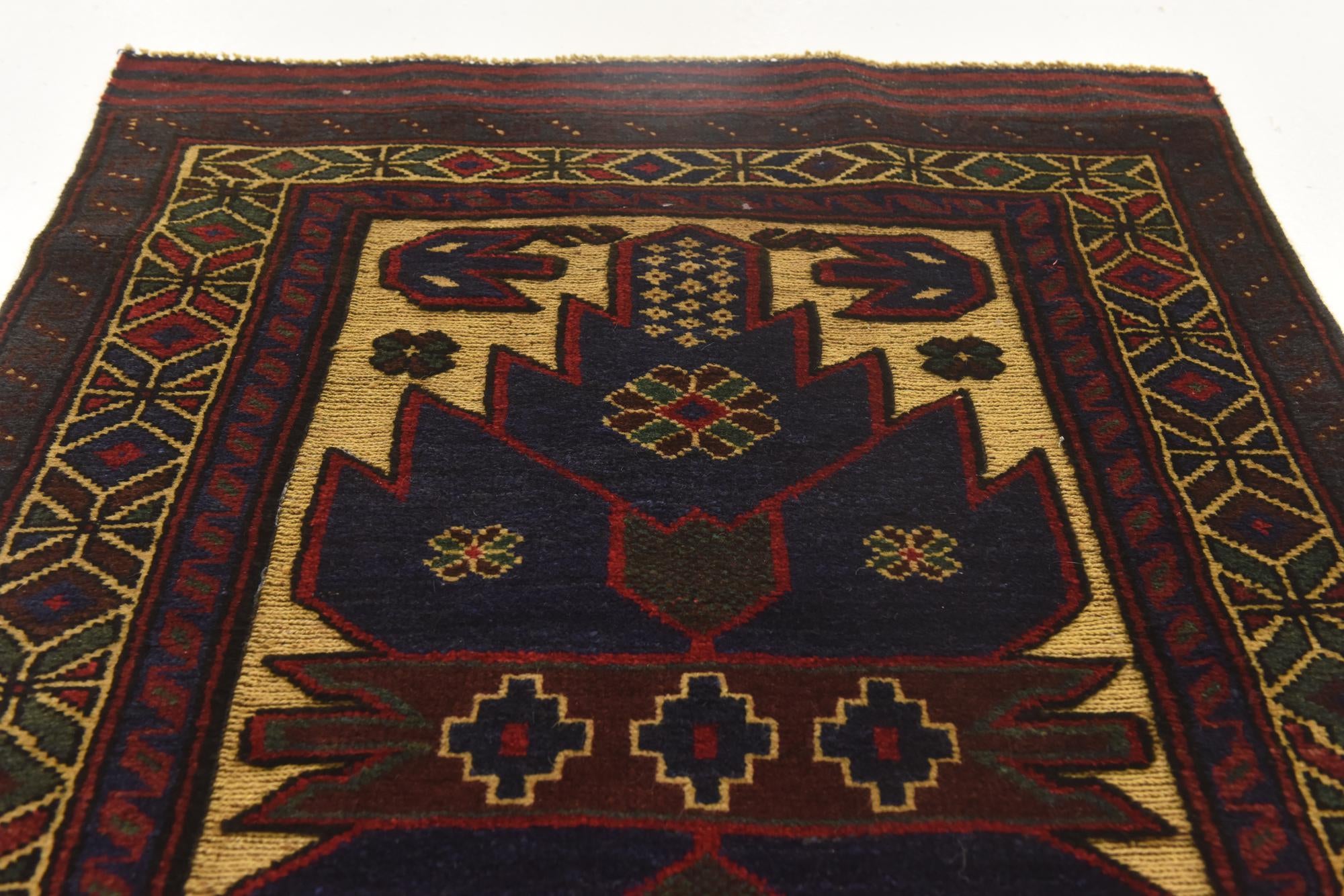 2' 10 x 4' 6 Hand Knotted Sumak Wool Rug