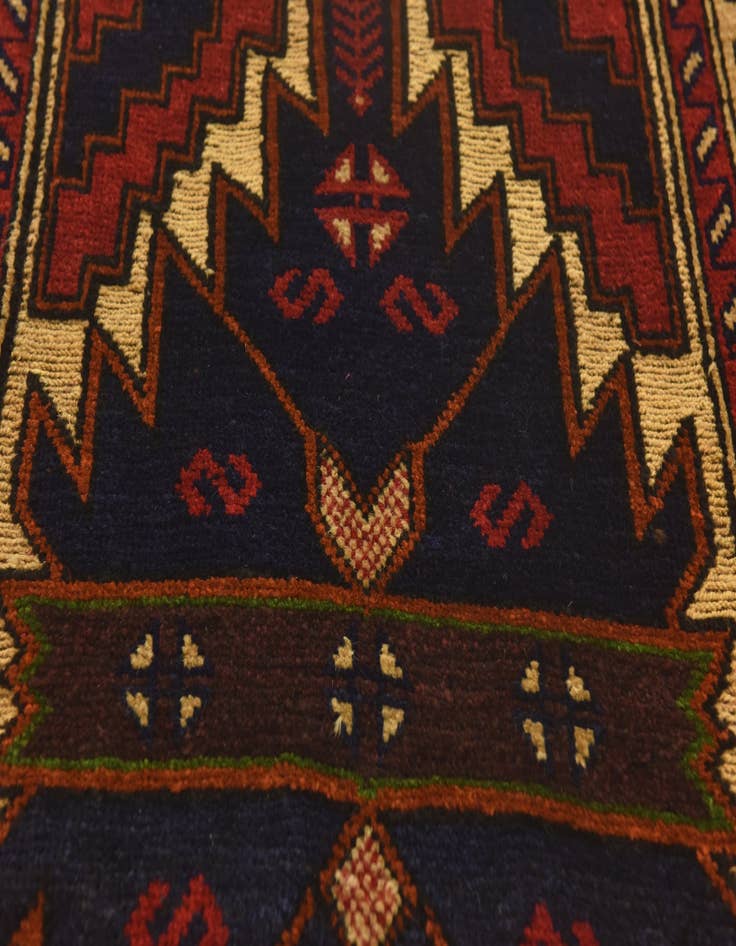 Detail image of 3' x 4' 7  Hand Knotted Sumak Wool Rug