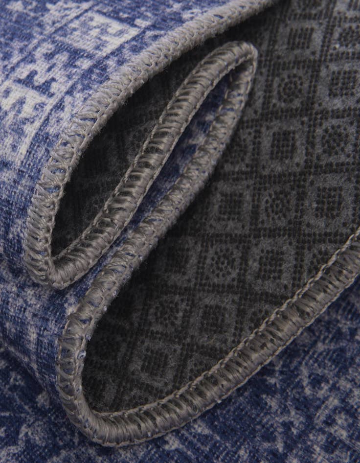 Detail image of 7' 6 x 10' 6 Washable Timeless Rug