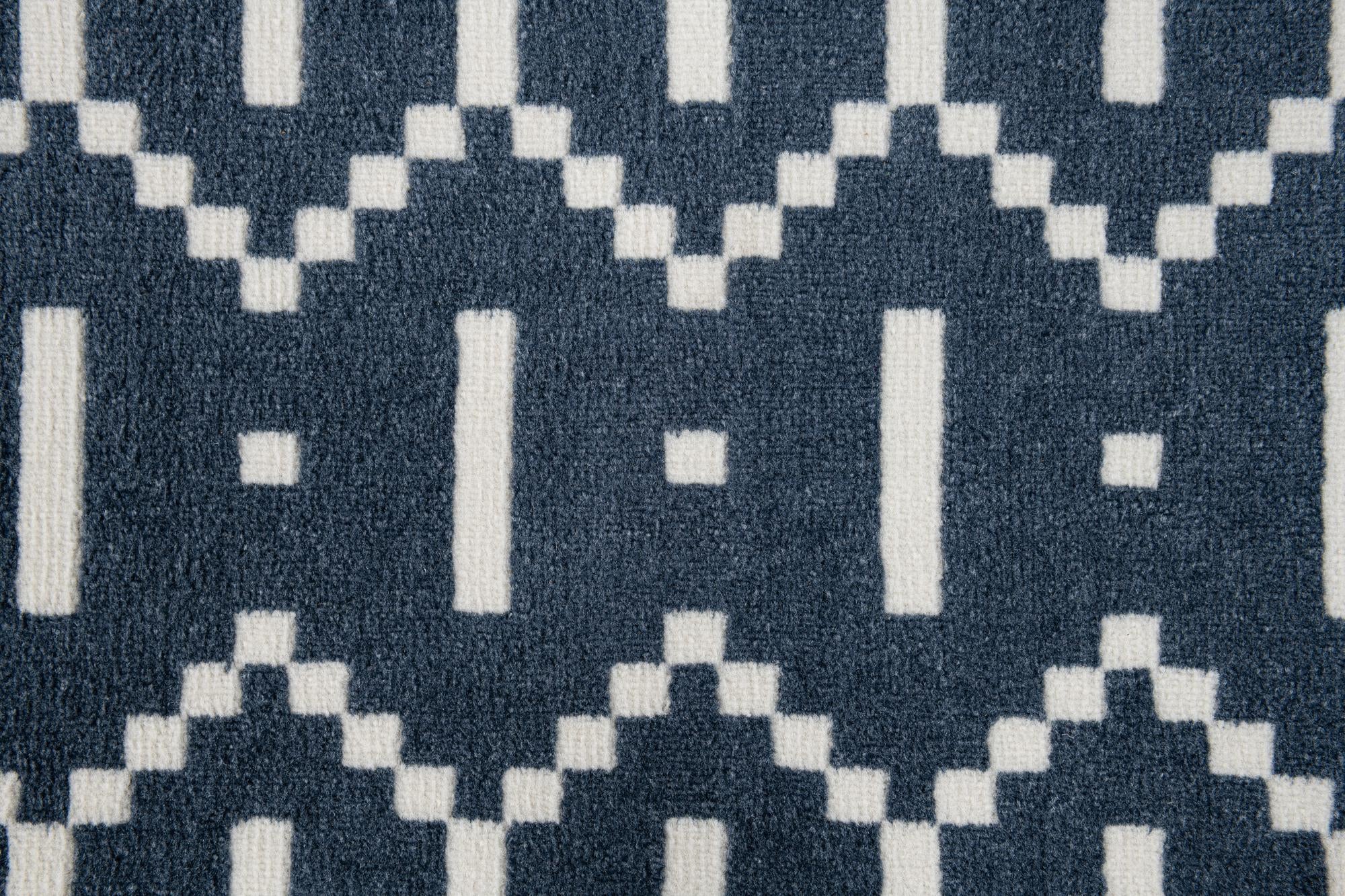 5' 3 x 7' 8 Trellis Rug