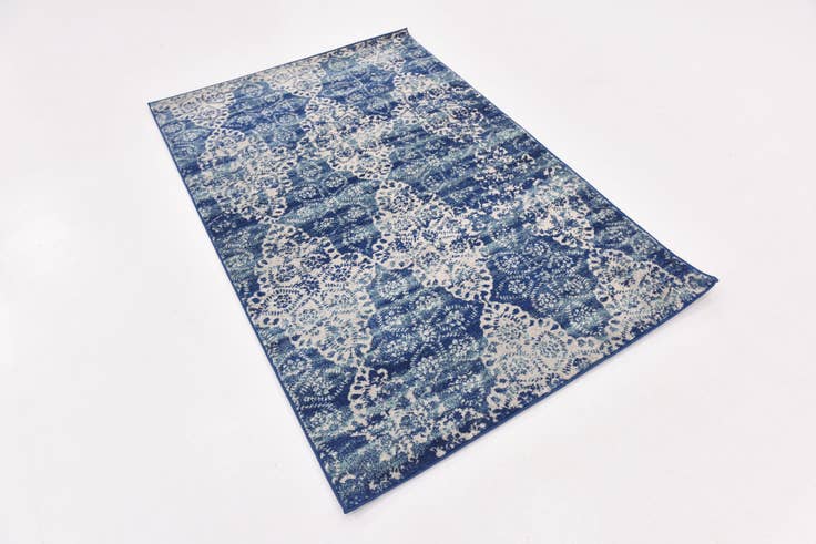 Detail image of 4' x 6' Victoria Rug