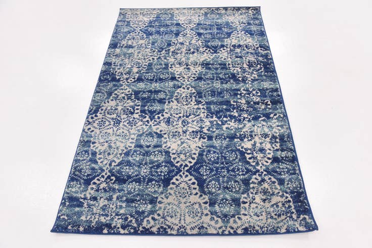 Detail image of 4' x 6' Victoria Rug