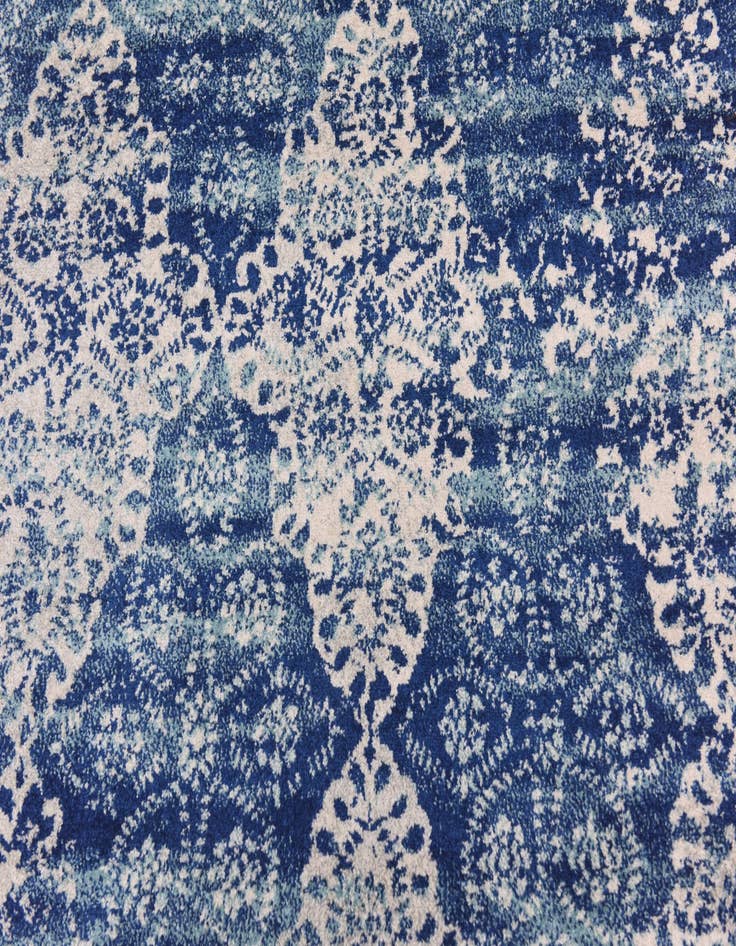 Detail image of 4' x 6' Victoria Rug