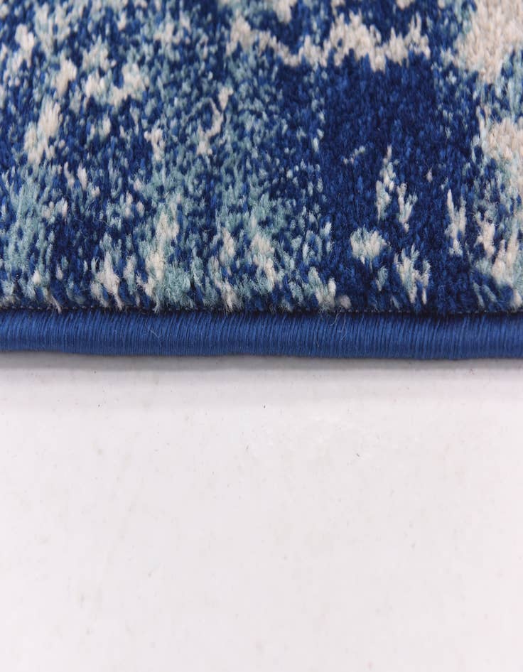 Detail image of 4' x 6' Victoria Rug