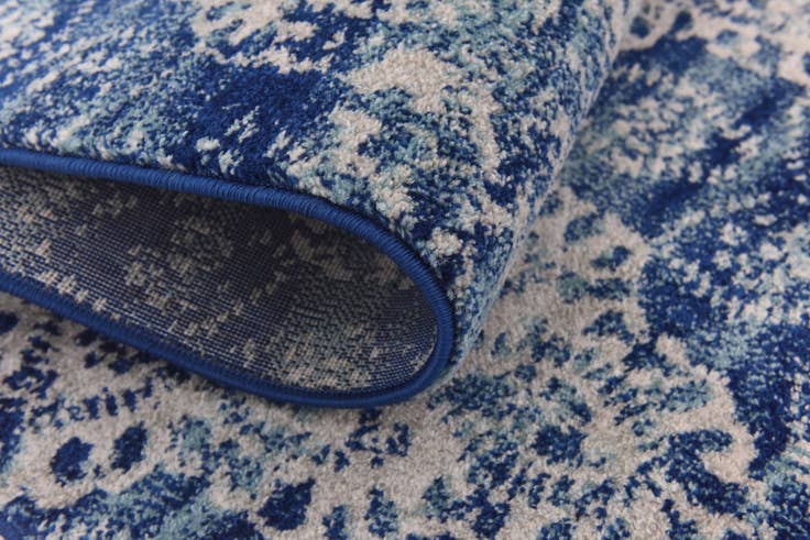 Detail image of 4' x 6' Victoria Rug