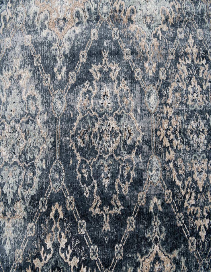 Detail image of 5' x 7' 7 Villa Rug
